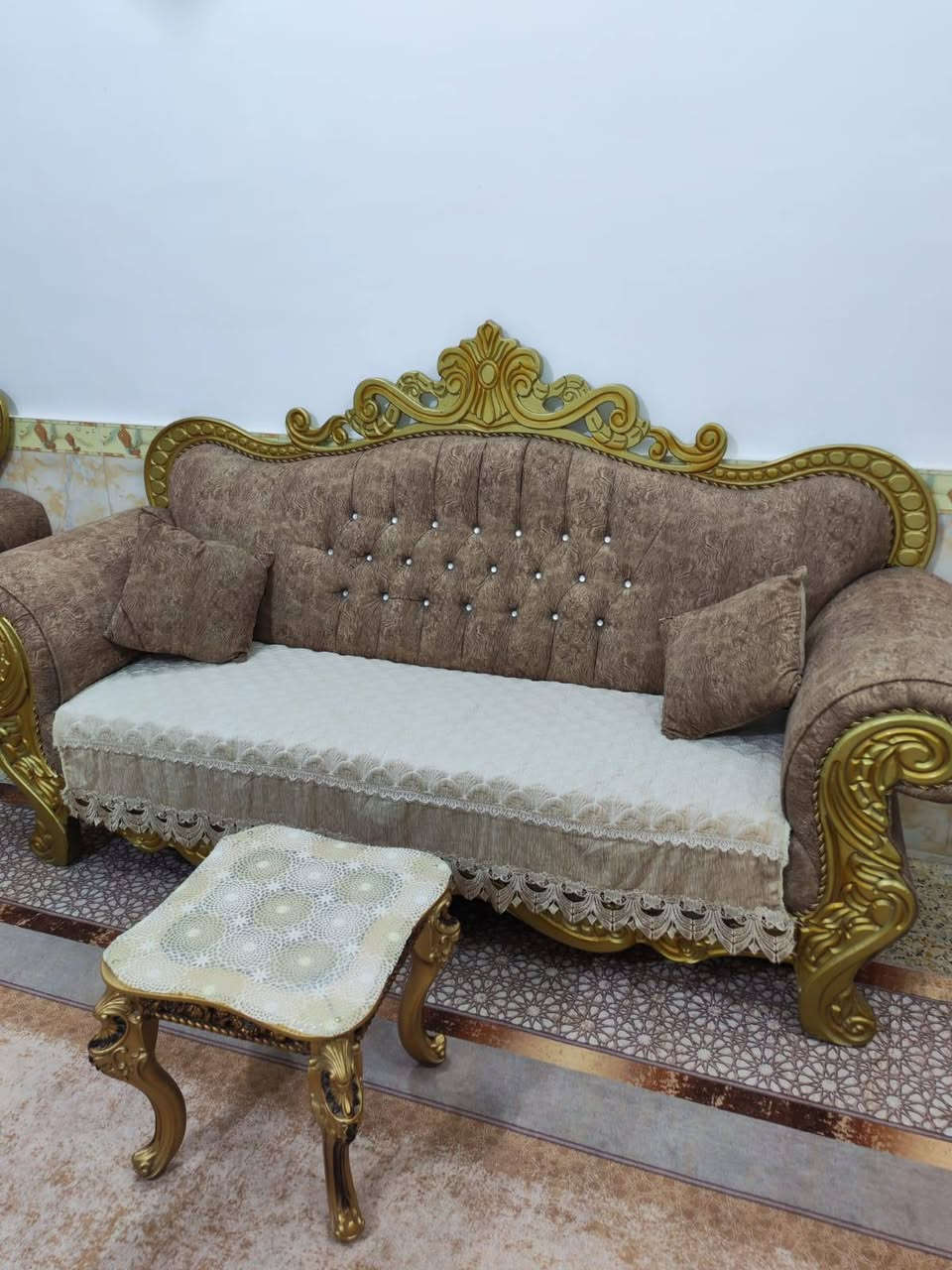 سلام عليكم
طخم قنفات ملكي استخدام قليل
للبيع اتصل وتدلل***********
