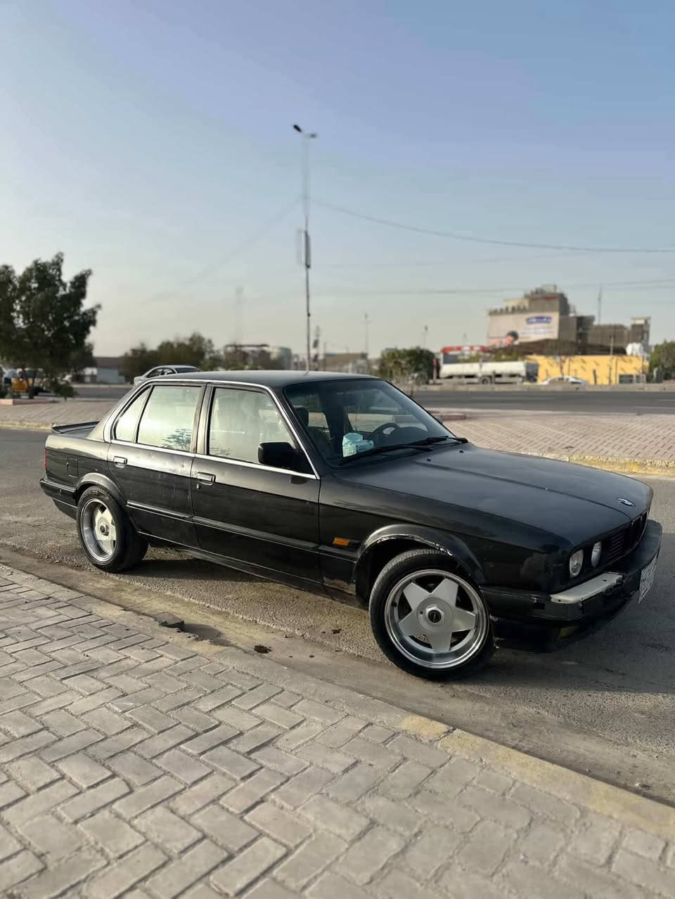 شلونكم حبايب 
للبيع زعره 325i اوتوماتيك اصل وارد يابان 
محرك مفتوح ٢٥ جديد 
كير اوتو جديد 
ويل بوربت 16 اصلي جديد 
صدر امامي خلفي جديد 
رقم بغداد باسمي 
تبريد ثلج تدفئه شغاله 
بدون ضربه بدون صبغ بلاديه 
بدون خياس 
بدون نقص جاهزه 
كلشي شغال بيها وبلادي
مكاني بغداد حي الاعلام  ***********
السعر 55 وبيها مجال
