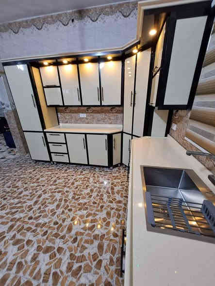 السلام عليكم نقدم إليكم أجمل تصاميم من المطابخ الحديثة التركيه محشى بالخشب الدواخل فوم بلاستك ضد الماء 
سعر المتر الأرضي ١٣٠
سعر المتر المعلق ١٣٠
سعر المتر المرمر ٨٥
العنوان كوت دور العمال
للاستفسار اتصل 
***********
唐肇廷#6
#متابعيني
#الجميع
