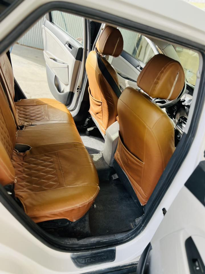 السلام عليكم
توسان 2016 وارد امريكي "ضربتها تخريب" نص فول 

3 انضمة قيادة ماشية 84 الف ميل 

ليبل واحد مامبدل بيها اي قطعة  

بيها رشات صبغ الجاملغ الامامي اليمين واليسار بدون دواخل 

مكفولة من الضربة والتبديل / السعر 120 وبيها مجال 

***********
