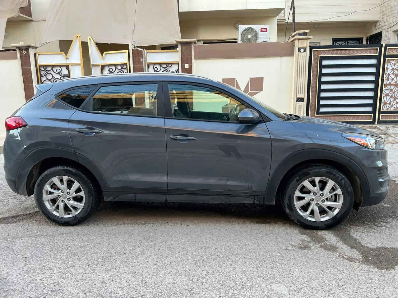 توسان 2021
السعر 174 وبي مجال
حادثها بنيد وجاملغ من جهة السايق بدون صبغ بدون دواخل
ماشية 32 الف
رقم الشاصي موجود بالصور للي يحب يطلع
مواصفات 
✅نقط عمياء
✅تحديد مسار
✅اوتو هولد
✅كامرة دوارة
✅كشن كهرباء
✅رذار امامي
✅بصمة تشغيل
ومواصفات اخرى ايضاً………مكاني الموصل
***********
***********
