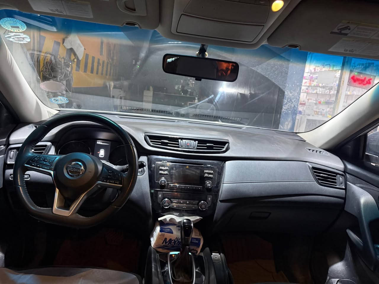 نیسان رۆگ ٢٠١٧
مواسەفات SV 
چوار پارچە سبوغ سەرە شاسی گرتیە
كاڵبونەوەی هەیە كەمە و نەرمەتەزرەی هەیە
سەیارەكە بەناوی خۆمە سەنەوی نوێیە 
رادار و بەسمە و شەغال و تەبرید مەركەزیە ئاوێنە ئیشارەت ...
تایەی تازەگۆراوە ، حدادی دەوێ 
١٦٥ كلم رۆیشتوە 
وێنەی پارچەكانیم داناوە 
تكایە جوان بیخوێنەوە هەمویم نوسیوە 
نرخی ١١٨ ژمارە مۆبایل *********** أربيل, العراق
