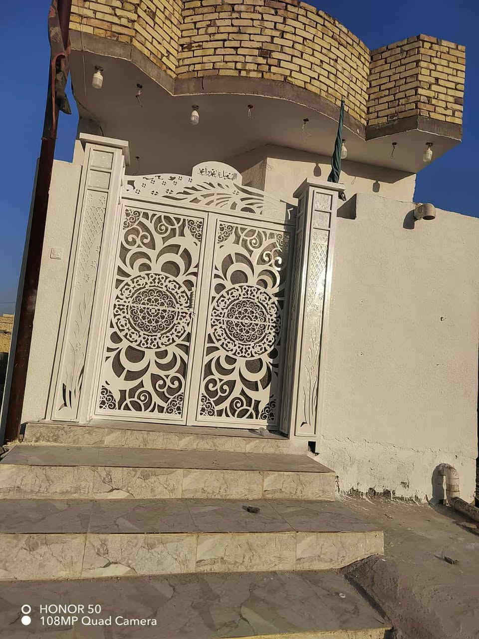 بيت للبيع مساحه 90 متر منطقة حجي عبد الثانيه بضهر جسر الزهور بيه غرفه ومطبخ وصحيات واستقبال وديوانيه سعره 90 وبيه مجال للاستفسار الاتصال على الرقم ***********
