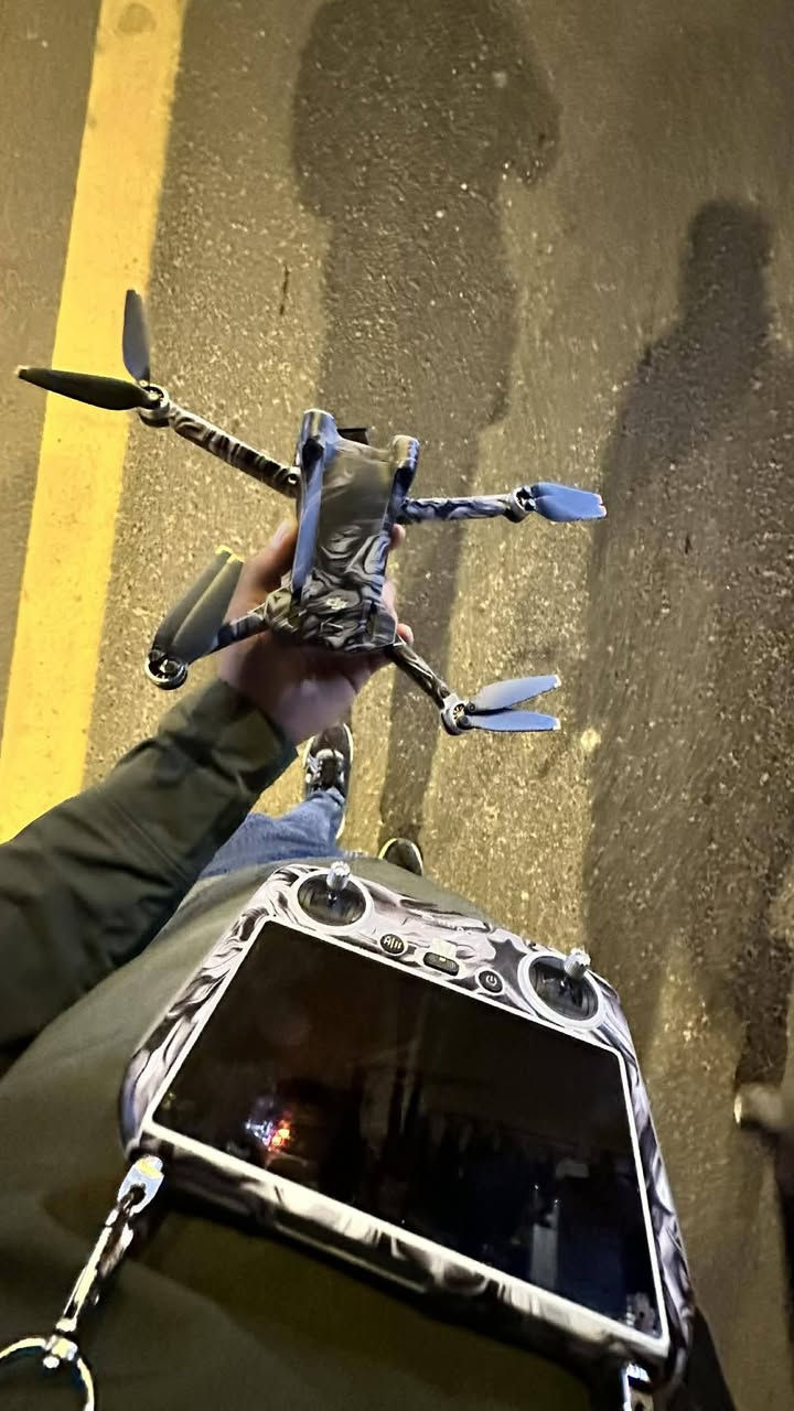 درون مني ٣  برو  نضيفه وحلوه كامل ملحقاته   نضافته 100/90  مكان بصره  رقم ***********.   سعر 1000
