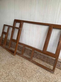 للبيع بسعر مناسب قيم واخذ شبابيك عدد 2 شراي تعال 07701219217 وتساب