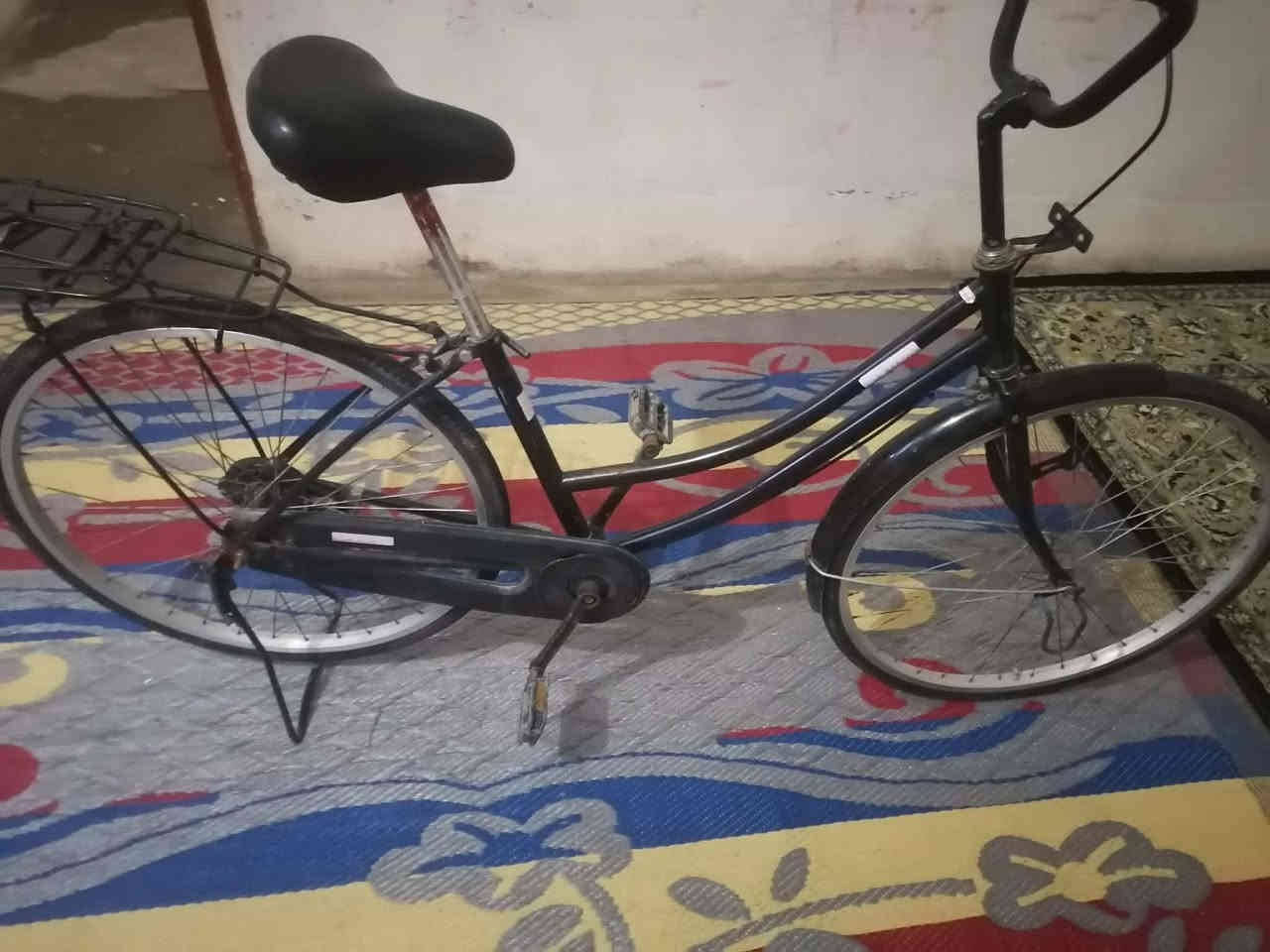 بايسكل متروك صار فتره يحتاج صجم مال استيرن وياحتاج نفخ التاير السعر 50وبي مجال شي  مكاني كركوك حي العسكري وهذا رقمي وبي وتساب ‎***********‎
