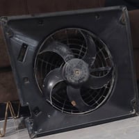 مراوح للسيارات كهربائيه الصغيره ١٠ الاف والكبيرة ٢٥ الف للاتصال 075068...