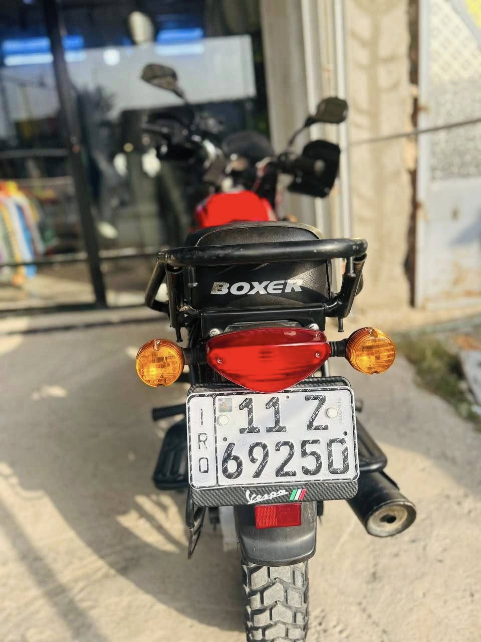 سلام عليكم دراجه بوكسر 23 رقم وسنويه انكليزي بسمي هزه جديده تحويل ثاني يوم نضيفه لدراجه مابيهة اي نقص مكاني بغداد التاجي ( ***********
