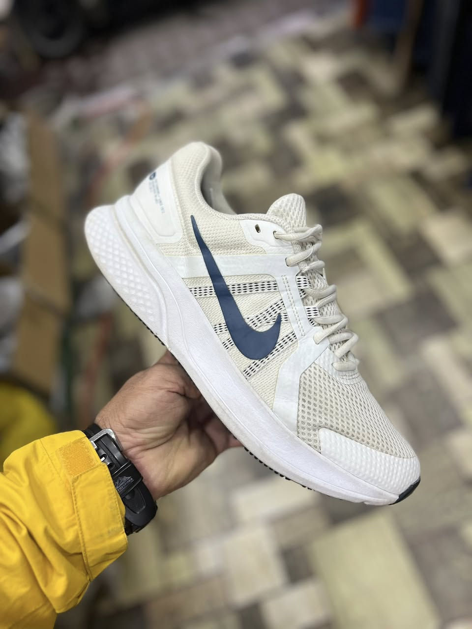 نايك 
بالة اصلي
قياس 45
توصيل جميع محافظات 
واتساب
***********
