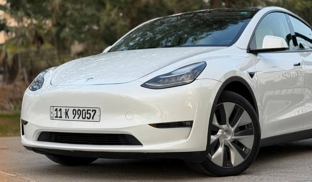 تيسلا y موديل 2023 مواصفات Y دبل ماطور 
السياره جديده جدا
عدد المقاعد 5 راكب
اللون الخارجي ابيض  
الضرر بدون صبغ تبديل جاملغ امامي 
ايمن وبنيد نفس اللون اصلي
ماشيه 18 الف مايل

💎 ســعــر ✅ ::  الــرد تلقائي 📮

الاضافات :
• بطارية حجم 83k واط
• تقطع بالشحنة 500/550 كيلو 
• محرك كهربائي بقوة 440 حصان
• نظام دفع رباعي 4*4 
• سقف بانوراما زجاج
• شاشة كبيرة حجم 15 بوصة
• كاميرا خلفية
• حساسات خلفية
• كاميرا امامية
• حساسات اماميه
• كاميرا جانبيه 
• كراسي كهرباء جلد 
• كراسي كهرباء
• كراسي مدفية
• رادار امامي
• رادار خلفي
• رادار جانبي
• مانع تصادم
• محدد مسرب
• كاميرات عدد 8 
• حساسات جانبيه
• مثبت سرعة
• كاميرات محيطيه 360° 
• تحكم بالسياره عن طريق الشاشة
• نظام قيادة آلية Auto Pilot
• عداد ديجيتال
• تشغيل تلقائي
• نظام قيادة ذاتية Full Self drive
• نظام (RCTA) للتنبيه عند الرجوع للخلف
• نظام (RSA) لكشف لافتات السرعه للطريق
• نظام (PSC) الرادار الذكي لمنع الاصطدام 
• نظام (LTA) لتحديد المسار على الطريق
• تشغيل عن بعد
• الدخول الذكي
• نظام ترفيهي كامل متكامل يحتوي على ( YouTube / WhatsApp / Tik Tok / Netflix)
• Wifi
• GPS
• MAPS
• Bluetooth
• AUX
• USB
• أوامر صوتية voice commands
• جنط قياس 19 
• اضوية امامية LED
• اضوية خلفية LED
• كشافات ضباب LED
• إنارة امامية زنون Full LED
• إنارة امامية Auto 
• موري ديجيتال
• نظام محاكة ذاتي للسياره من الخارج

رقم صاحب السيارة ***********
