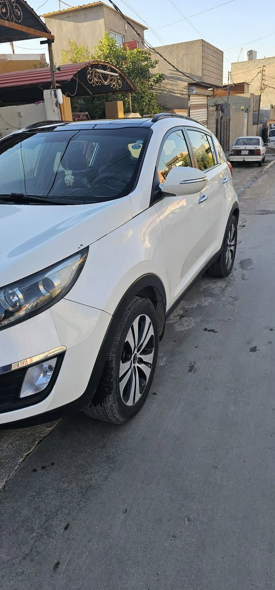 كيا سبورتاج موديل 2012 للبيع او مراوس ويا كامري موديل جديد وانطي فرق فول فول مواصفات رقم اربيل هزة جديد سقف بانوراما بصمه داخل قيسي وبيها بعد هواي مواصفات  بيها جاملغ وبونيد ومكانات بارد سعرها 130للتصال ***********ادمین🖤
