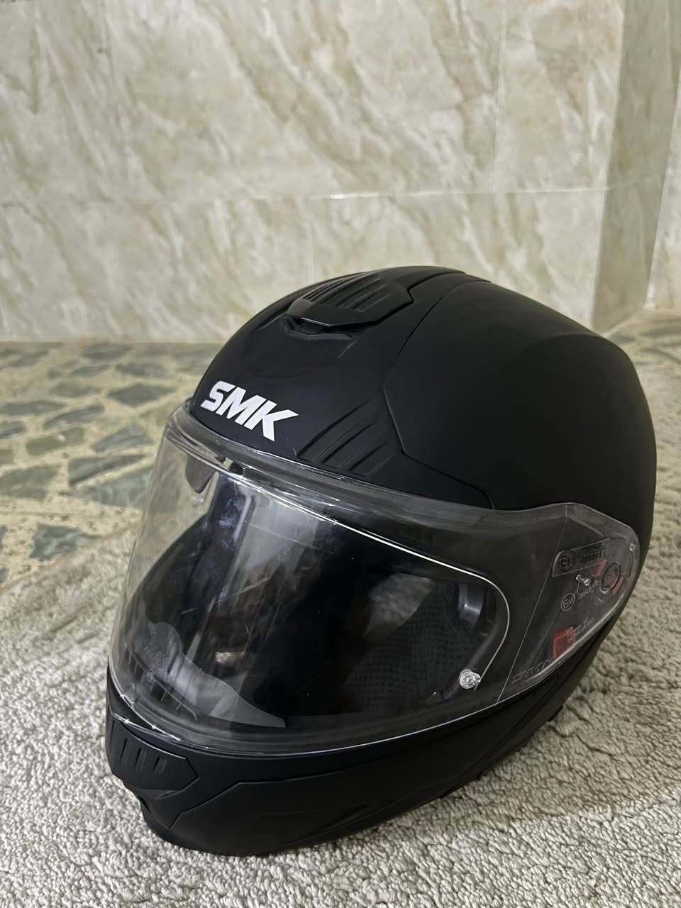 السلام عليكم 
خوذه دراجه اصليه 
مصار شهر من اخذته ب 75
هس ابيعه ب 50 للتواصل ***********
