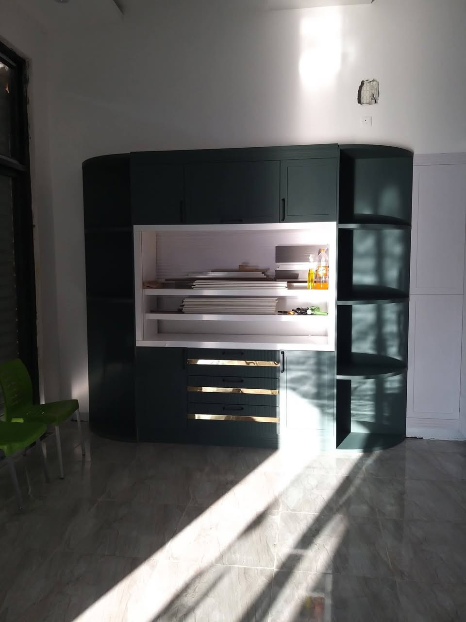 مطابخ مختلفه التصاميم للبيع لاني قفلت المعرض والأشياء مواصفات عاليه مع خط إنتاج كامل تركي إيراني للراغبين في تجارة المطابخ للتواصل  ***********
