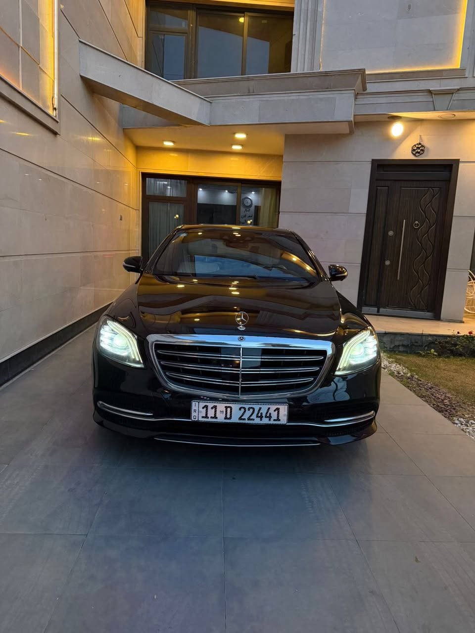 السلام عليكم للبيع فقط
مارسدس s500 . 2018 
5 فصوص فول مواصفات 
وكالة المانيا ضمان دولي بصمتين
محرك v6 سته سلندر 
ماشيه 90 الف km 
السياره مكفوله من كلشي بدون اي نقص 
تخم ويل تخم تاير قبل يومين شديتهن
رقم بغداد بسمي سياره 
السعر 50000$ 
العنوان . بغداد . شارع الصناعة . كراج الأمانة
***********
