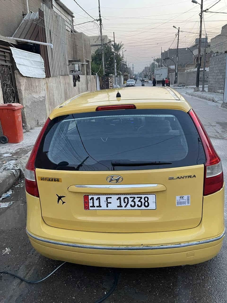 السلام عليكم
للبيع للبيع للبيع فقط 
هونداي النترا تورنج 2010 شكل المقدس رقم بغداد أنكليزي باسمي مصفرة هيئة وغرامات سنويتها جديدة مكينة دوش 2000 ضربتها بامريكا جاملغ خلفي عكس السايق السيارة ليبل واحد ممبدل بيها اي شي  كهربائياتها كلها شغالة السيارة خير من الله حلوه ونضيفة وشلعة ومعدل شكد متريد مكينة ناعمة شغالة تبريد وتدفه السيارة جاهزة من كل الامور غرفتها كلش حلوة قطعتي اسود ورصاصي دوشمتها جديدة
السعر 85$ وبيها مجال اتصال *********** مكانها بغداد
