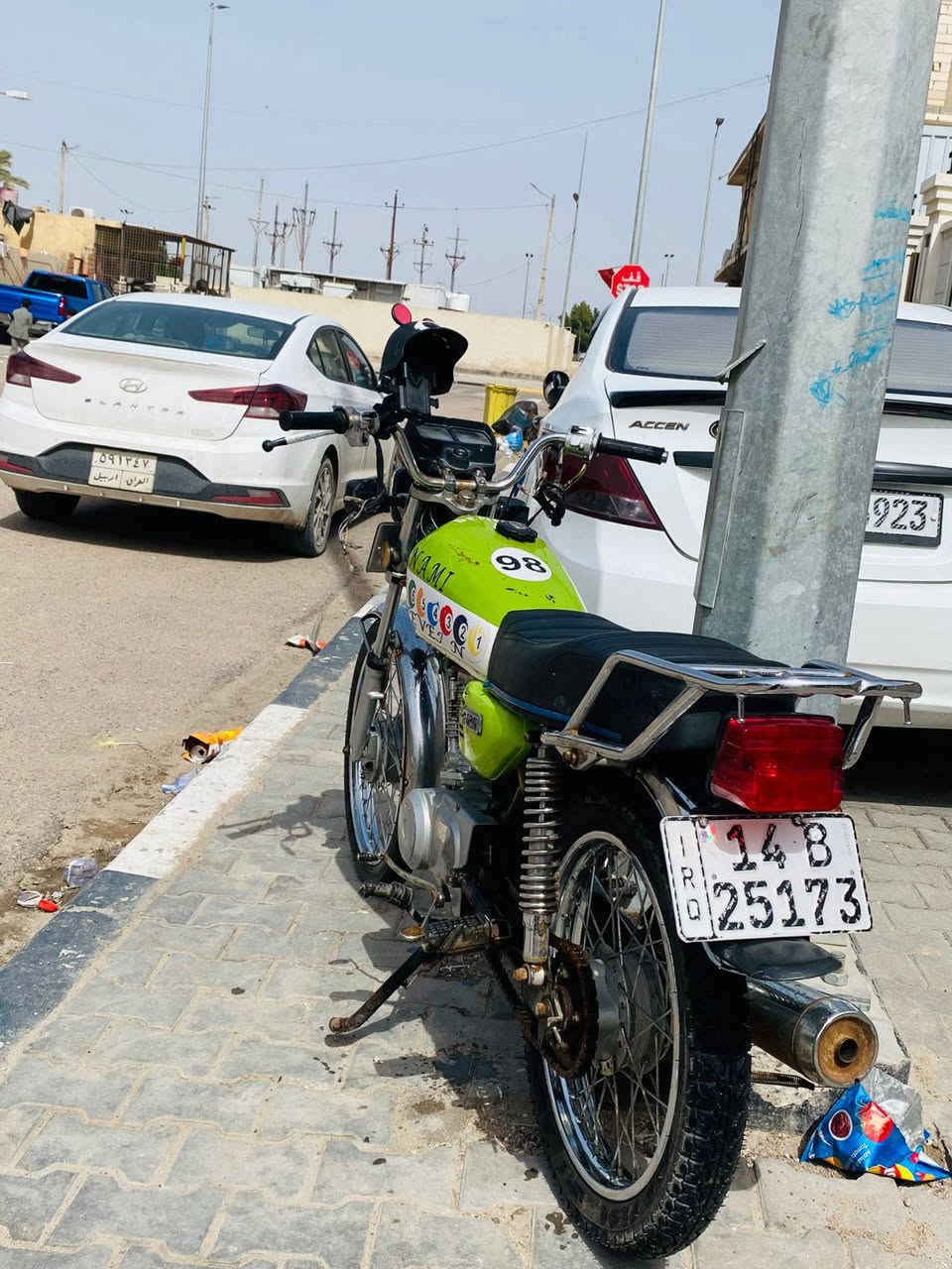 السلام عليكم دراجه نامه متياز البوريه الضعيفه رقم وسنويه الدراجه جديده لايتات وشاير شغالات بس تربطهن يشتغلن الدراجه حلوه وجهزه بس الدرجه مفتوحه مرا وحده وهسه طلع بيهه صوت بل مكينه نصهه تكول بكن ونصهه تكول كامه السهر ب1250وبيهه مجال للشراي العنوان بصره الطوبه والنخيل رقم الهاتف ***********
