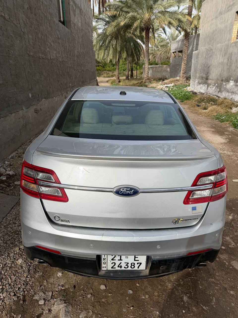 السلام عليكم / فورد تورس خليجي موديل ٢٠١٣ شركة نيفا رقم سليمانيه الجديد بيه قطعه وحده صبغ الباب الورا السايق كير ومكينه بشرط السعر ١١٧ وبيه مجال الاتصال ع الرقم ***********
