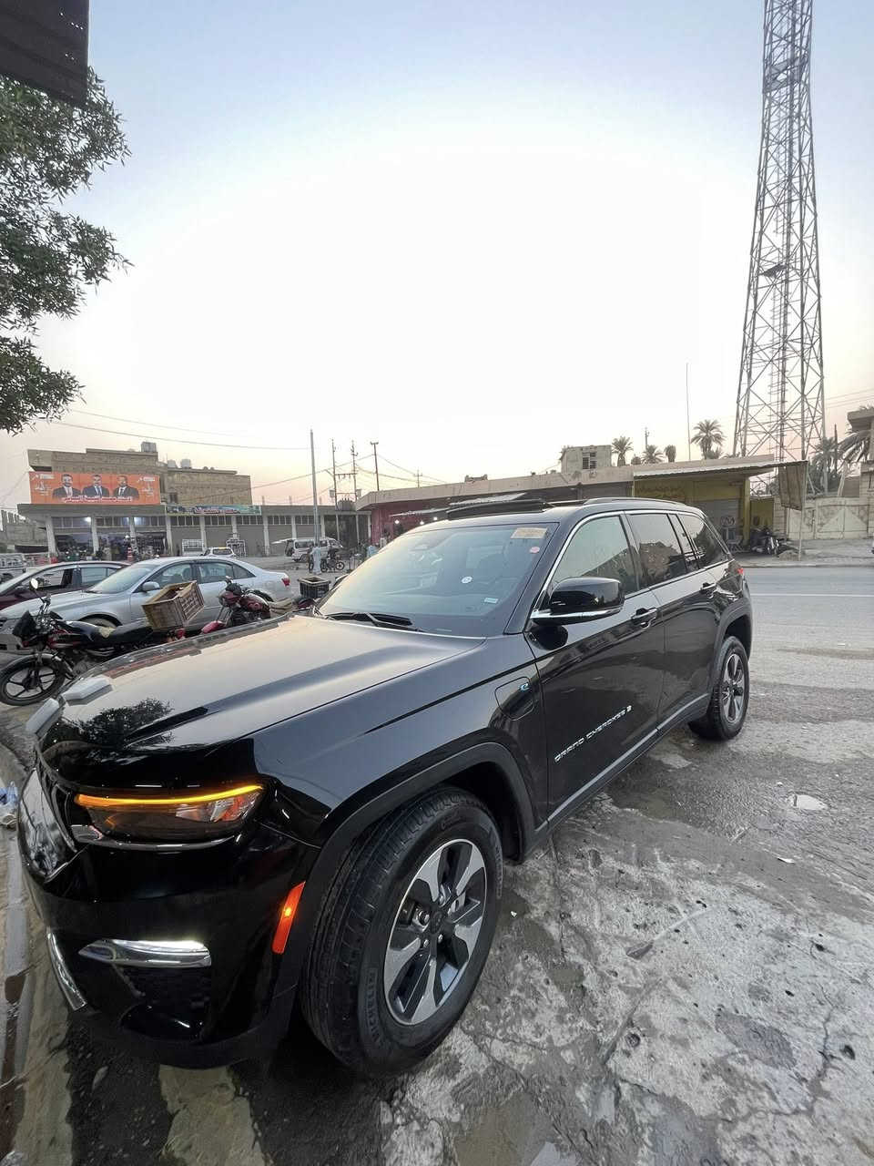 جيب كراند شيروكي موديل ٢٠٢٤ماشيه ١٦مايلً
محرك ٢٠٠٠تيربو +هايبرد+بلك ان
سياره كاصه على ايدي كلين تايتل صور امريكا مرفقه بصور 
فحصته هنا طلع بيه صبغ بنيد وجاملغ وباب سونر مرفق بصور هم بدون إيرباك بدون تبديل✅
مرقمه بسمي وكامله
فول مواصفات✅
بصمه تشتغل 
بصمه ابواب 
تشغيل عن بعد
بانوراما
شاشه ديجتال معربه
مقاعد تدفئه امامي وخلفي
رادرات
مقاعد جلد+كهرباء
ستيرن هيتر
صندوق كهرباء
خزن ميموري 
مكانه ديالى ***********واتساب او تصال
سعرها ٢٨٥وبيه مجال✅
