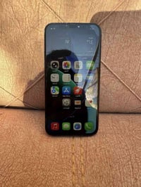 12 عادي للبيع ذاكرة 64 بطارية 77 بلادي جهاز نضيف فقط مبدل شاشة فيس ايد...