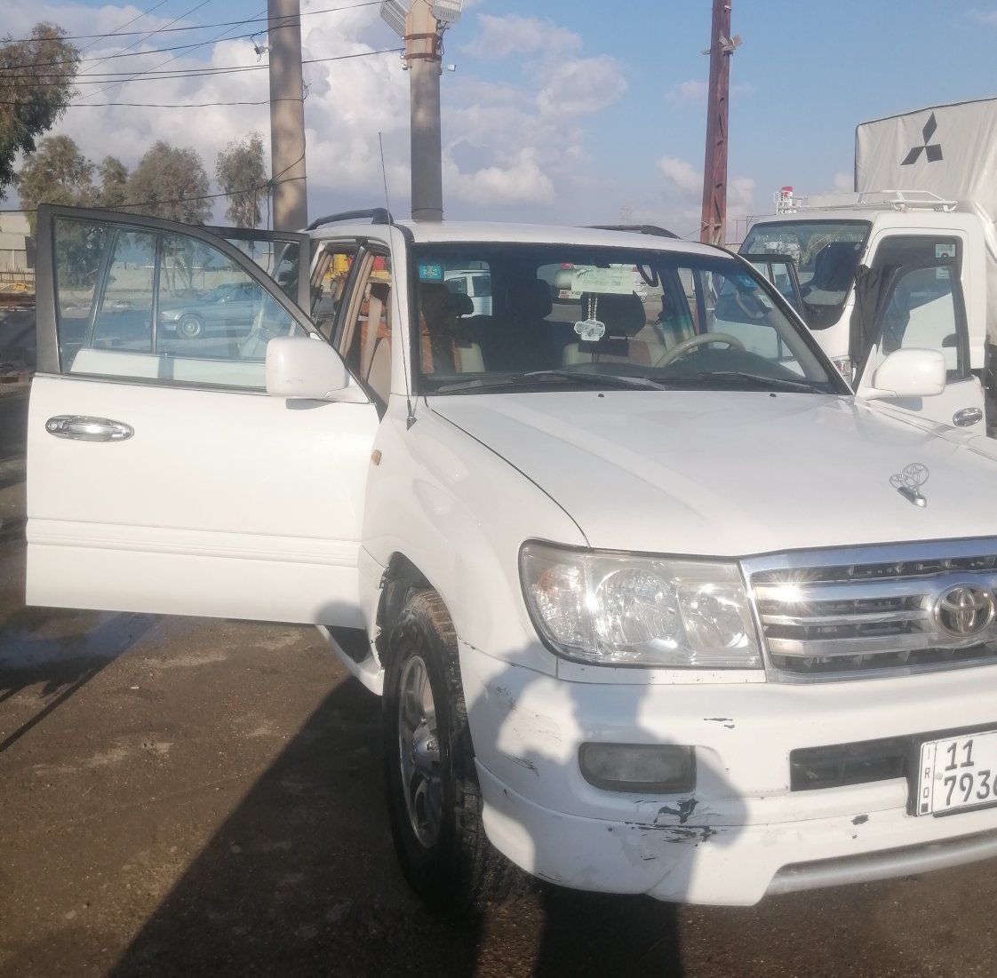 🚗 للبيع: ملكة الصحراء لاندكروزر (GXR) - قمة النظافة 🚗
​للباحثين عن سيارة "جاهزة من كل شي"، متوفرة الآن لاندكروزر موديل 2001 (محدثة بالكامل 2007) بمواصفات مميزة جداً وجاهزية تامة.
​✅ المواصفات والكماليات:
​المحرك: 4500 "عدل" - القوة والتحمل المعروف.
​ناقل الحركة: جير أوتوماتيك (بشرط الفحص).
​التكييف: تبريد + تدفئة شغالات 100% (ثلاجة بالصيف ودفو بالشتا).
​الإطارات: تخم تاير جديد (ما تحتاج أي مصروف).
​الحالة العامة: السيارة كلش حلوة ونظيفة، وجاهزة تماماً "ما تصرف عليها ولا 250 دينار"، دق سلف وسافر.
​الضمان: جير ومحرك مضمونات بشرط الفحص.
​اللون: أبيض ناصع.
​✅ الأوراق والثبوتيات:
​الرقم: ألماني (بغداد).
​السنوية: مجددة لغاية 2029.
​الفحص (الهزة): جديدة.
​💰 السعر والتعامل:
​المبلغ المطلوب: 135 ورقة ($13,500).
​التعامل: "بيها مجال للطيبين.. تعال شوف السيارة بعينك وتدلل، ما نختلف إن شاء الله".
​📍 الموقع:
​محافظة ديالى - ناحية جلولاء.
​📞 للتواصل والاستفسار:
الاتصال مباشرة على الرقم: ***********
​#لاندكروزر #تويوتا #سيارات_للبيع #ديالى #جلولاء #
