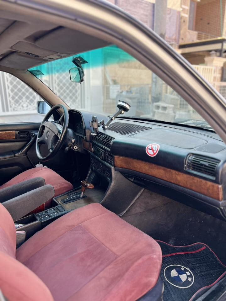 Bmw735iمۆدیل ١٩٩٤ فول مواسەفات سلایت تەبریت پێشو پشتی لێدانی نیە چوار تایەی لۆک لەژێرە کێڕ مەکینە بەشەرت تەبریت بەشەرت ئاڕم پلاستیک سلێمانی سەیەرەکە یەک دینار مەسرەفی تێدا نیە کارەبایات هەموو بەشەرت سعر٤٧ وەرەقەو مەجال ڕەقەم تەلەفۆن***********
