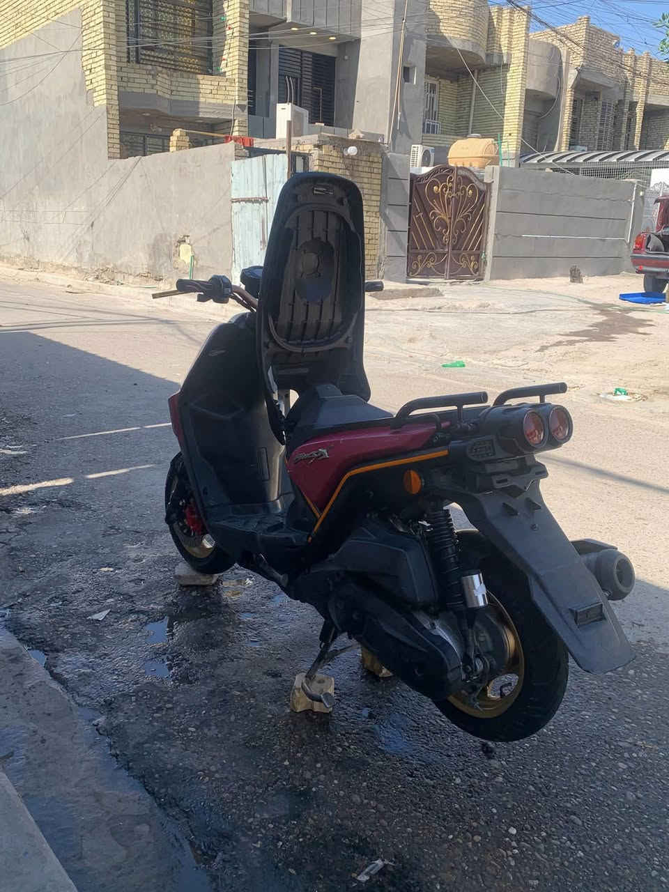 سكنس جبلي لون كرزي  🍒
مكفوله كفاله عامه كفر و مكينه 
شلعه معد شرط 
استيرن  كرزي🍒 
جوزه اسويج كرزي 🍒 
تايرات جدد أمام خلفي 
يدات سكليتر 
يده بريك أستيل اصليه
مكاني بغداد البلديات شارع المصرف
***********  
سعره 1250 بيه مجل للشراي
