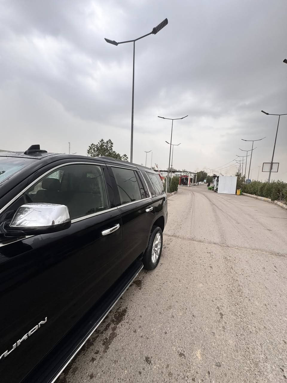 جمسي يوكن 2017 sle 
السيارة ب اسمي رقم أربيل  هزة جديدة سنوية جديدة
ضرر كلش حلو مال امريكا داخل المنشور 
بحيث بالتقرير يكتبلك كلين
الصورة بالمنشور  
ماشية ٢٣٢ كم كيلو 
دفع رباعي 
كفالة كير مكينة 
السعر 302 وبيها مجال 
الموديل: 2017
الفئة:SLE
الدفع: رباعي 4×4
المحرك: V8 سعة 5.3 لتر
القوة: 355 حصان تقريباً
القير: أوتوماتيك 6 سرعات
عدد السلندرات: 8
عدد المقاعد: 8 ركاب
المواصفات الداخلية:
تحكم كهربائي بالمقاعد
تدفئة وتبريد للمقاعد الأمامية
شاشة كبيرة مع نظام ملاحة
بلوتوث + USB
مثبت سرعة + تحكم
مواصفات الأمان:
كامرة خلفية
حساسات أمامية وخلفية
ايربكات متعددة
نظام ABS + ثبات إلكتروني
سيارة قوية بالسحب، مريحة جداً بالسفر، والاستخدام اليومي، استعمال شخصي
***********
