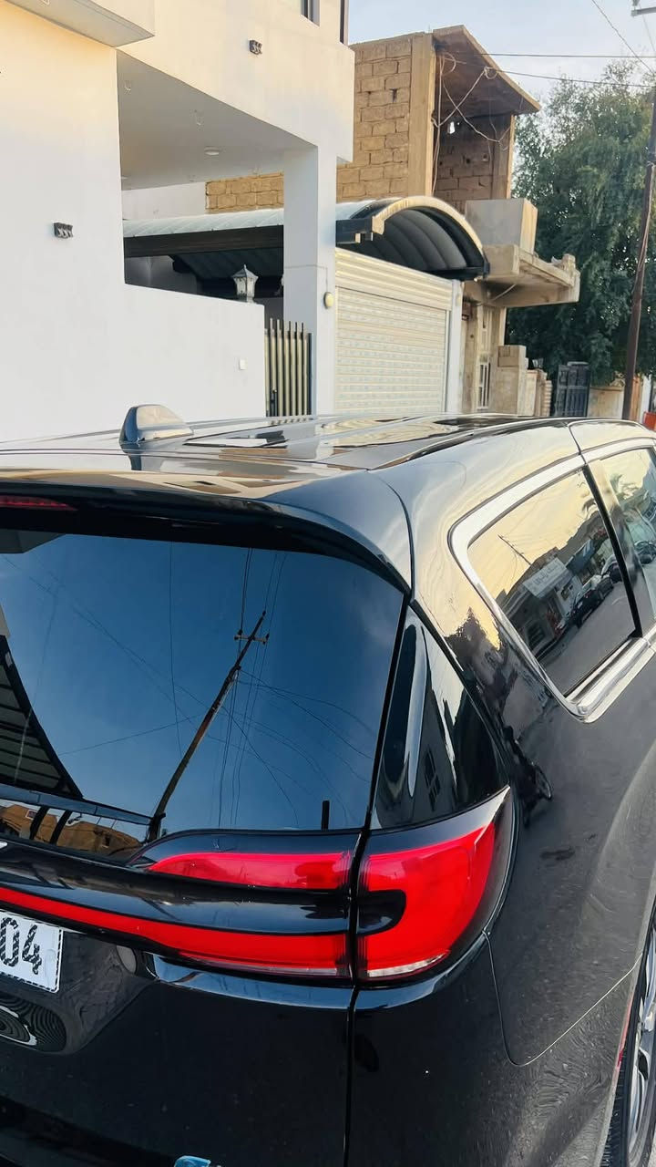 كرايسلر باسفيكا فول فئة تورنكL بلكن وهايبرد 2024
يعني 3 انظمة بانزين وهايبرد وشحن خارجي كل واحد بوحده
سيارة ميني فان فول كراسي Vip منفصلة كشنات جلد فاخر سياحي كراسي الامامية تدفئة وتبريد 3 قطع فول مواصفات رادارات امامية وخلفية حساسات امامية وخلفية مثبت مسار ومثبت سرعة ومود التراكشن ودكمة والرادار تكدر طفيها وتشغلها ودكمة الاصطفاف التلقائي بيبان كهرباء 4 وضعيات جنطة كهرباء ويوجد باب جانبية بالجنطة للتخزين وشاشة وسطية بيها كل التحكمات بالتبريد وغيرها الخ…. وتبريد منفصل بيانو علما حته شادلها درع من الاسفل حفاظا على السيارة والسيارة وارد امريكي ضربتها جوانب طخات صفاح وبجم سليم بدون ايرباك امامي كله سليم فقط جوانب  بدون دواخل السعر 230 وبيها مجال قليل السيارة انظف من الصور   وللستفسار الاتصال ***********/
واتساب واتصال وخط 
مكان السيارة كركوك
