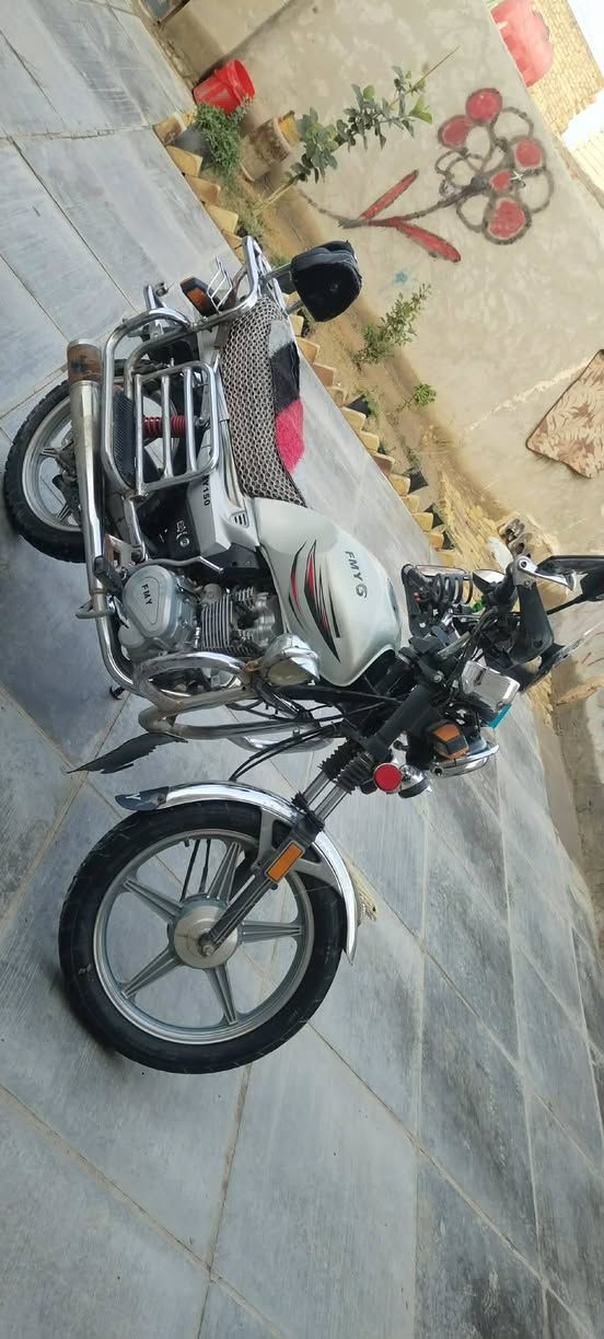 السلام عليكم 
دراجه فيومي للبيع 
الدراجه خير من الله مامفتوح برغي بيه بعدهي جديده ومامتعوبه موديل20اوراق اصولي وكلشي ماعايزه مكان ديوانيه قضاء عفك شراي اتصل على الرقم *********** ما متواجد خاص
