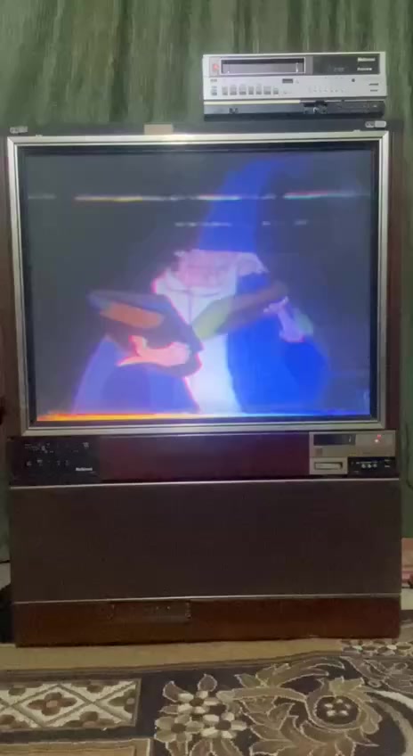 تلفزيون نشنل ياباني ,سنة الصنع 1981 ، العرض 1 متر، الارتفاع 125سنتيمتر, النزال 55 سنتيمتر ، التفاصيل خاص ***********
