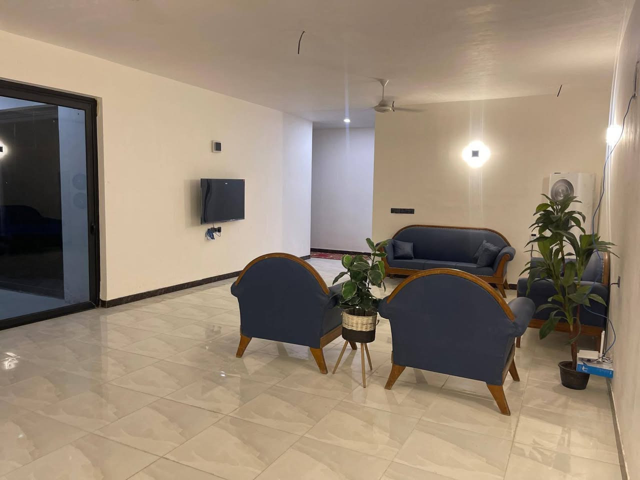 💎🌴 مزرعة لمار بغداد 🌴💎
✨ وجهتكم الأولى للراحة والاستجمام واللمة الحلوة ✨
📍 بغداد – الرضوانية، بالقرب من المطار
✅ موثقة على تطبيق أجرلي.
🌿 إذا تدور مكان يجمع الخصوصية، الهدوء، النظافة، والمتعة... فأنت بالمكان الصح.
🏡 مميزات المزرعة: 🛏️ غرفتا نوم + صالة مريحة.
🍽️ مطبخ داخلي ومطبخ خارجي مجهزان.
🚿 3 حمامات (2 داخلي + 1 خارجي).
🏊‍♂️ مسبح كبير (10×5) مع نظام فلاتر ألماني يعمل 24 ساعة.
🌳 جلسات خارجية مريحة بأجواء هادئة.
🔥 باربكيو متكامل للشوي.
🛝 ألعاب أطفال.
🏓 تنس طاولة وألعاب ترفيهية للكبار والصغار.
📶 إنترنت 4G.
⚡ كهرباء 24 ساعة.
🎉 مثالية لـ: 👨‍👩‍👧‍👦 اللمات العائلية.
🎂 أعياد الميلاد.
🎈 المناسبات الخاصة.
👥 تجمعات الأصدقاء.
🌙 سهرات الشواء والجلسات الخارجية.
🕒 أوقات الحجز: ☀️ اليوم الكامل: 10:00 صباحًا ⬅️ 8:00 صباحًا لليوم التالي.
🌅 الشفت الصباحي: 10:00 صباحًا ⬅️ 6:00 مساءً.
🌙 الشفت المسائي: 8:00 مساءً ⬅️ 8:00 صباحًا.
💙 عيشوا أجمل الأوقات، واستمتعوا بأجواء مميزة وخصوصية كاملة بعيدًا عن زحمة المدينة. احجزوا موعدكم من هسه وخلو ذكرياتكم الأحلى بمزرعة لمار بغداد.
📞 للحجز والاستفسار:
☎️ ***********
🌴 مزرعة لمار بغداد... راحتكم ومتعتكم تبدأ من أول لحظة. أهلاً وسهلاً بكم دائمًا. 💎
