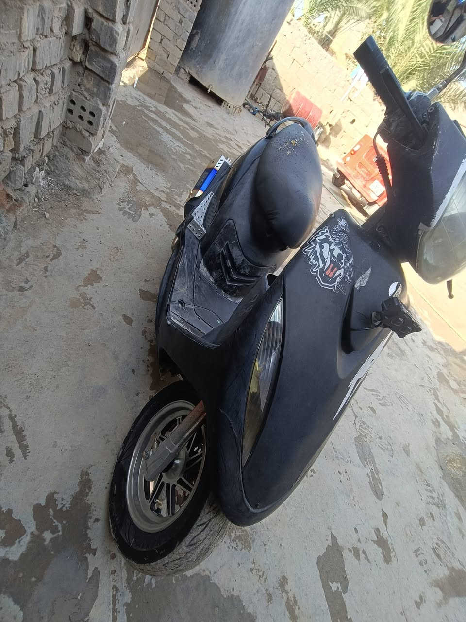 سلام عليكم
دراجه ماكس للبيع بيه تزويد 
كهربايات كله شغاله سلف هندر اوراق اصولي 
سعر 500 بيه مجال *********** مكاني بغداد نهروان
