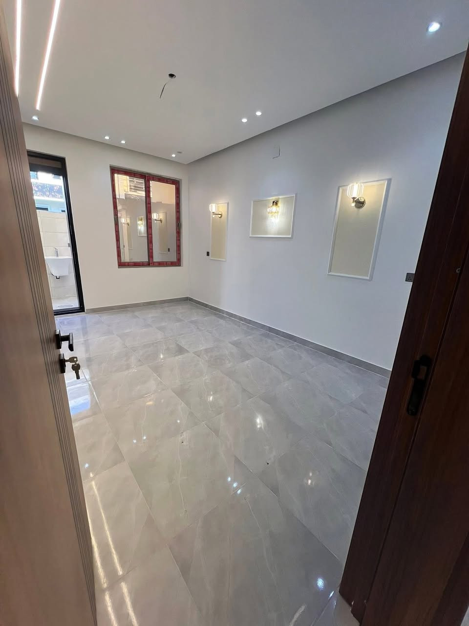 دار للبيع مودرن – فرصة استثمار وسكن بنفس الوقت 🔥
🏠 دار مرتب وجاهز ضمن موقع مميز

📐 المساحة: 100 متر

📏 واجهة عريضة: 6.25 م

📐 نزال: 16 م

📄 : طابو زراعي سند 25

📝 تنازل شركة + إقرار محكمة (أمان تام)

📍 الموقع الذهبي:

بغداد – الدورة – البوعيثة 

قريب من الخدمات والأسواق، مناسب للعائلة أو للاستثمار

🛏 تفاصيل الدار:

✔️2 غرف نوم

✔️صالة واسعة

✔️استقبال أنيق

✔️مطبخ عملي

✔️2 صحيات

💥 السعر منافس ومغري

📞 الاتصال للجادين فقط:

***********

 #البعيثة_عرب_جبور #العراق #عقارات #بغداد
