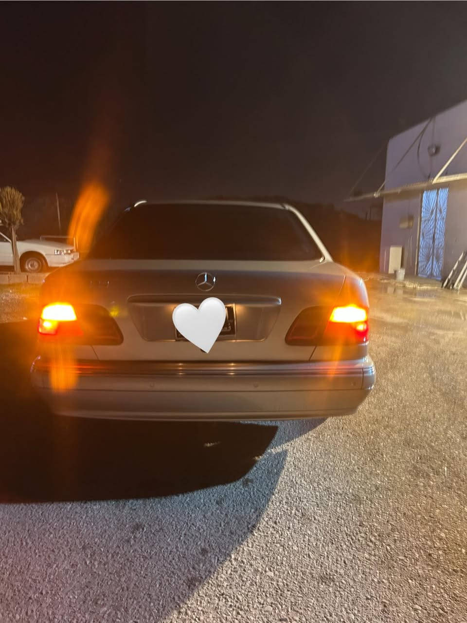 مرسيدس   محرك v حجم ٤٣٠ ٨سلدر  سياره بلاد درع  بدون رقم وزن سياره خفيف سبخ عام بدون معجون بدون حادص بدون زربه محرك گير جديد ماشيه ١٤٢٠٠٠  حداديه ١٠٠/١٠٠  بدون رقم  مكان سليمانيه  تراوس مرسيدس  سعر ١٢٠ورقه مجال ***********
