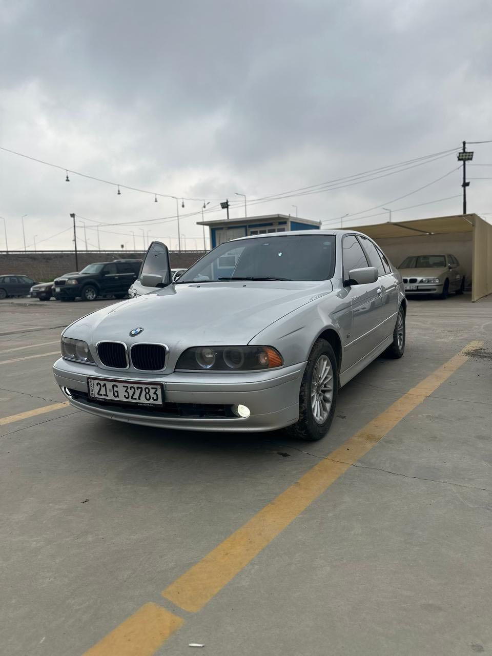 سلام عليكم 
بي ام صقر 2002
جام مضلل 
بيه كتاب تضليل
تحكم استيرن 
تبريد تدفئه 
السياره جديده 
قطه وحده صبغ بيها والباقي مكفول كفاله عامه 
السياره جديده مومعمره السياره كارتون احله من الصور (للستفسار على الرقم ***********)
