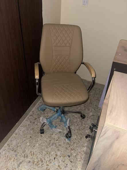 ميز مكتبي
ميز رسبشن
كرسي ثابت عدد2
كرسي متحرك عدد2
للاستفسار اتصل على الرقم
***********
