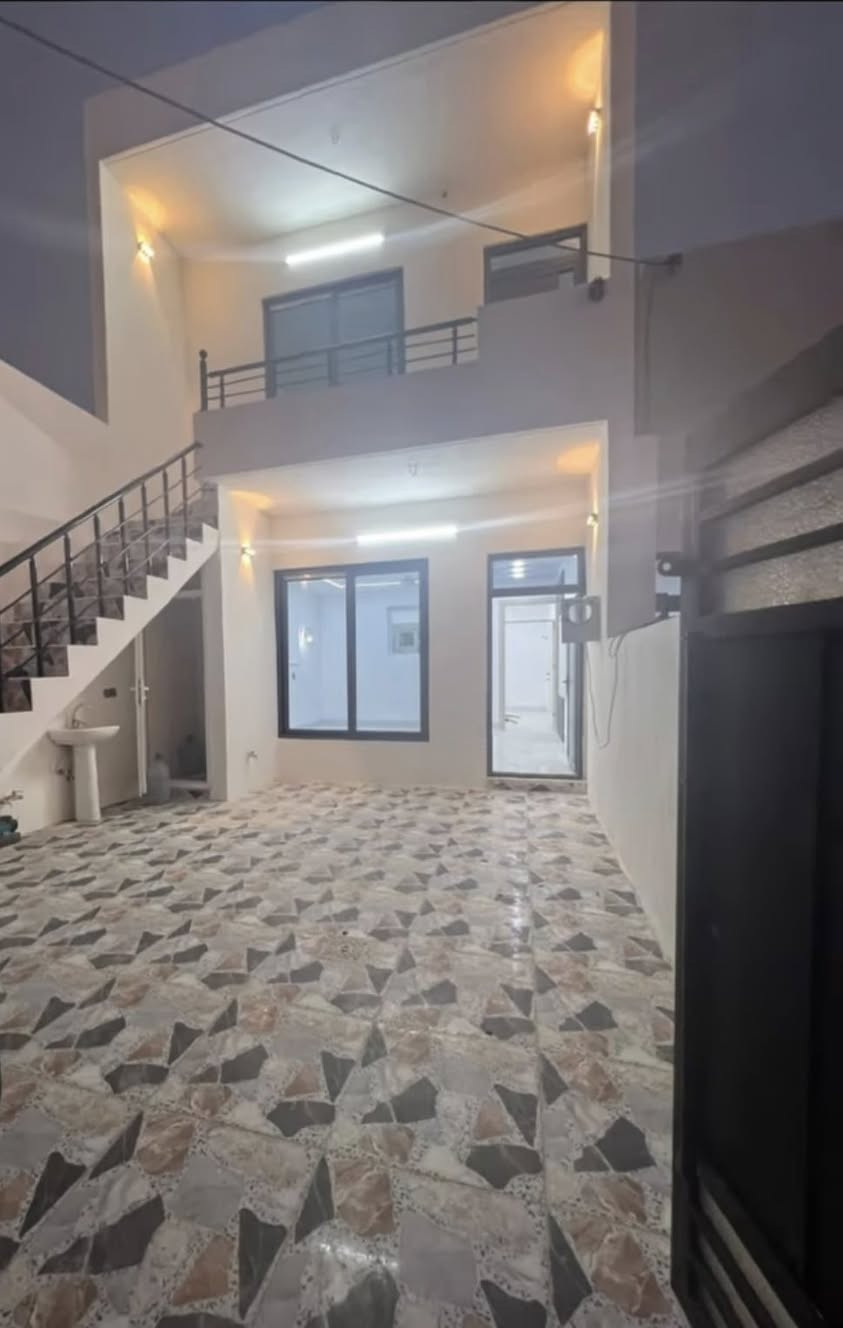 دار للبيع
100متر. قاتو نيو.  فول مواصفات.   دكتو.  كاشي. مخربي.   پيشي كونكريت.     2 ژوري نوستن. هول. متبخ.     

نانيشان/ده روازه.  

رقم/***********
