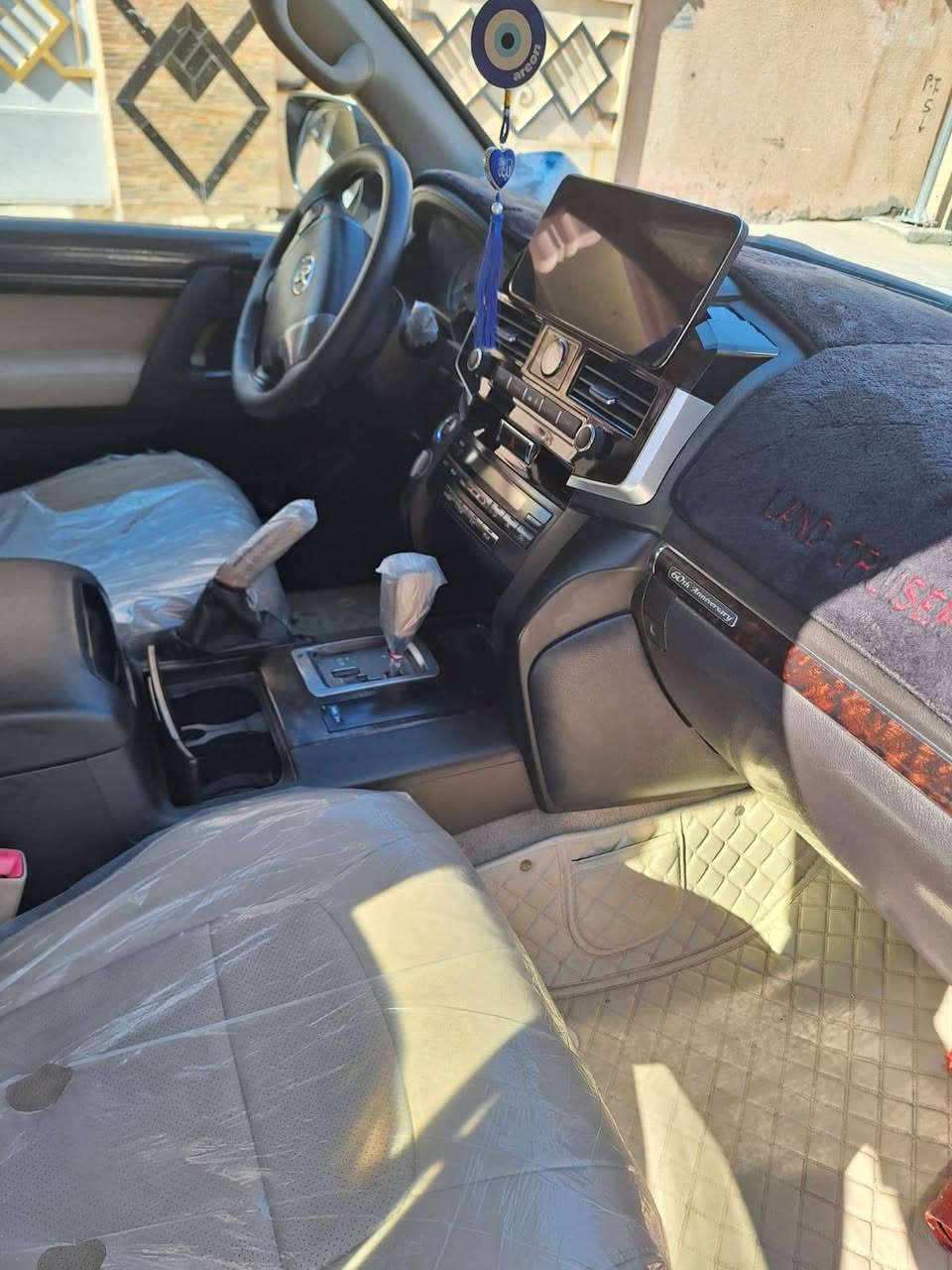 سلام عليكم للبيع لاندكروز ستينيه
موديل ١١.   سعر ٣١٠ بيه مجال 
فول مواصفات 
سونار مرفق ويه صور 
استفسار اتصال ***********
