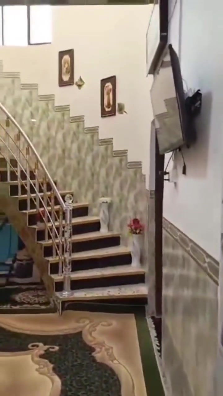 دار البيع خلف الملعب شارع ابو طالب قريب السادين
البيت فول من كلشي 
مسلح كوكريت طابوك درجة أولى 
تزكام الببت وكهربائيات من افضل شغل البيبان كل باب 750 الف فول مجاري كله فول وتحويل على صرف صحي في شارع البيت  مساحه 110 تقريب غرفتين براني 6ونص في 4 
الغرفه 4 في 5 هوال 5في 5
السطح شتاكر البيت اخوان فول على اخر حبايبه بس جيب غراضك وكعد 
*********** 
غير تواجب على فيسبوك

