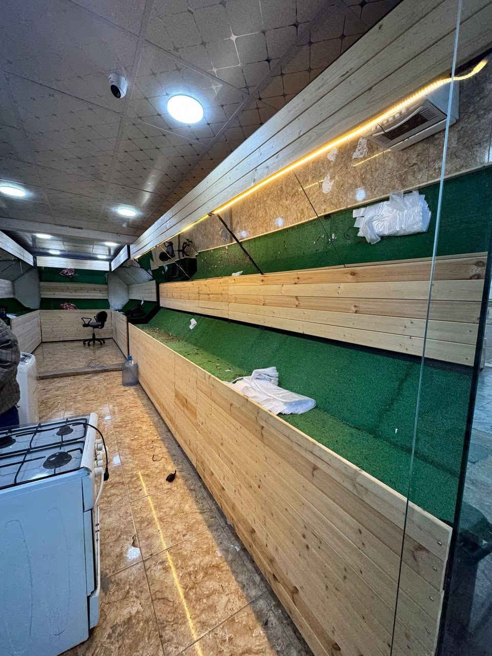 ديكور ورفوف محل فواكه وخضراوات للبيع الديكور كله جديد خشب تركي وهيكل حديد العنوان فرمان باران قرب مستشفى فاليا 
*********** يوجد واتس آب
