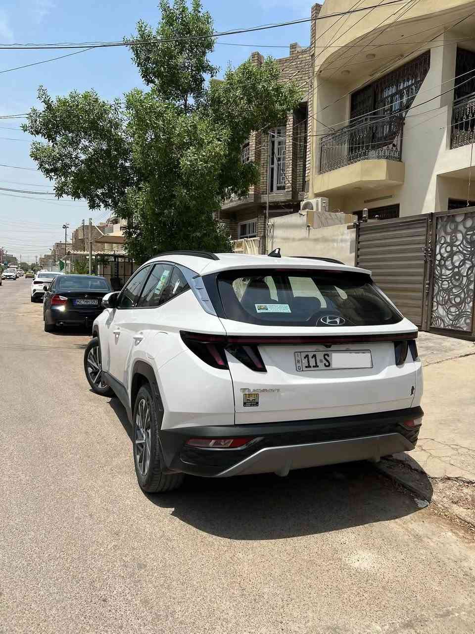 السلام عليكم 
توكسان خليجي موديل 2023
مواصفات السيارة فول ماعدا البانوراما
رقم بغداد الانكليزي الجديد
ماشيه 20 الف
حساسات امامي خلفي
اشاير بالمري
بصمة دخول ذكي
مري شفط
LED لد
تشغيل بصمة
شاشة كبيرة
تحكمات ستيرن
قطعتين تبريد
شحن لاسلكي
اوتو هولد
كشنات كهرباء
كشنات جلد 
بردات خلفية
محرك 2000 دوش
سعر السيارة 215 ورقة وبيهة مجال 
مكان السيارة بغداد البلديات 
رقم صاحب السياره ***********
