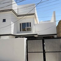 للبيع بيت في منطقة الحسينية شارع الجسر قرب فلكة ابو سمير مساحته 160 مت...