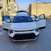 للبيع كيا نيرو اعلى فئة الموديل:- 2024 اللون ابيض  حادثها فقط بداية ال...