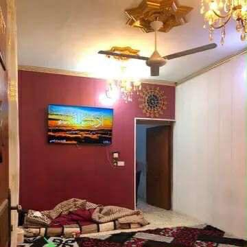 السلام عليكم ' بيت 150 متر للبيع منطقة الحسينية المخابرات ببداية الحسينية بـ💸120 وبي مجال
بي 5 غرف نوم كبار ' واستقبال وهول ومطبخ وحمامات فوك وجوة
 بعد بي كومة بناء ممصوري لان ساكنين بي
للاستفسار / ***********
