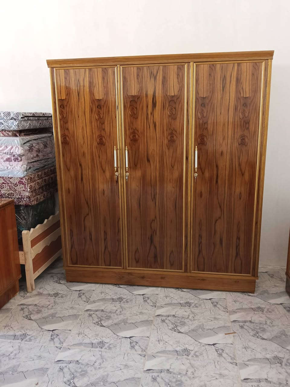 معرض الزبيدي لبيع جميع الموبليا غرف نوم بوفيات ديوان تخم حسب الطلب بوفيات شماليه جرابي شغل. عراقي صاج درجه اولا بأنسب الاسعار العنوان مدخل البوابه قرب حسينيه بيت عاشور ***********
