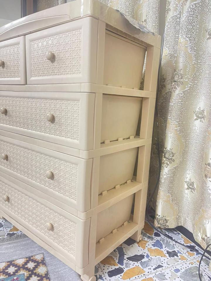 للبيع ميز جرارات بلاستك نوعيه ممتازه للاستفسار الانصال على ***********////***********
