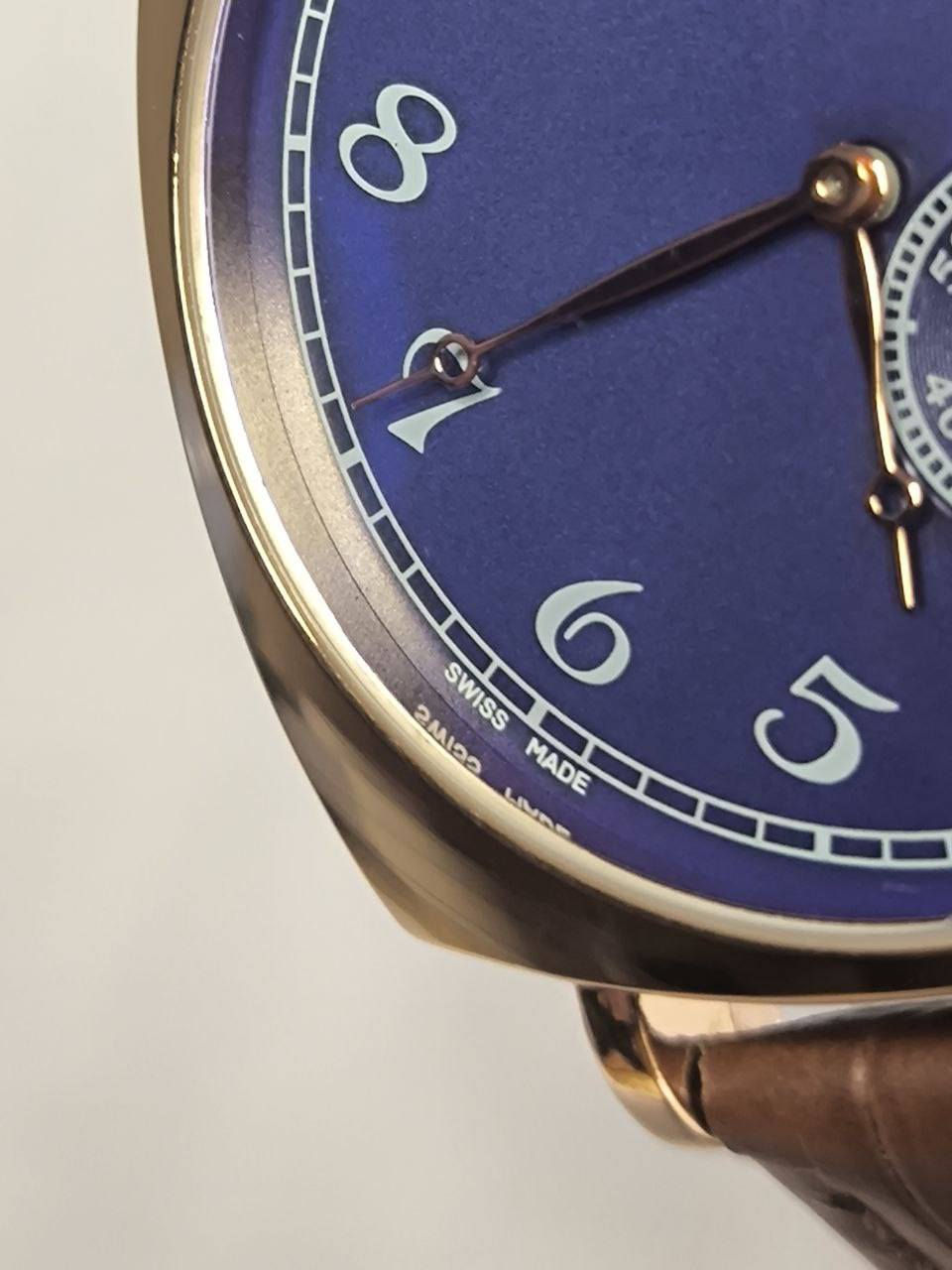 ساعة من ماركة Vacheron Constantin وارد اوربي
تحفة فنية 
 مصممة لرجال الأعمال والنخبة 
مكينة كوارتز 
تتميز بشكل الكوشن (المربع المستدير
ميناء مميزة مستديره لعشاق التميز مع ارقام عربية
سنتر ثواني منفصل
زجاج زفير مزرق ضد الخدش 
مقاومة ماء وغبار 
القطعة مختمة بالكامل 

⚠️ملاحظة متوفر قطعتين فقط 

السعر:40 الف ع اول تم 
للحجز والاستفسار يرجى مراسلة الصفحه


**إذا كنت صاحب هذا الإعلان وتريد حذفه لأي سبب، رجاءا أرسل رسالة إلى الدعم الفني**