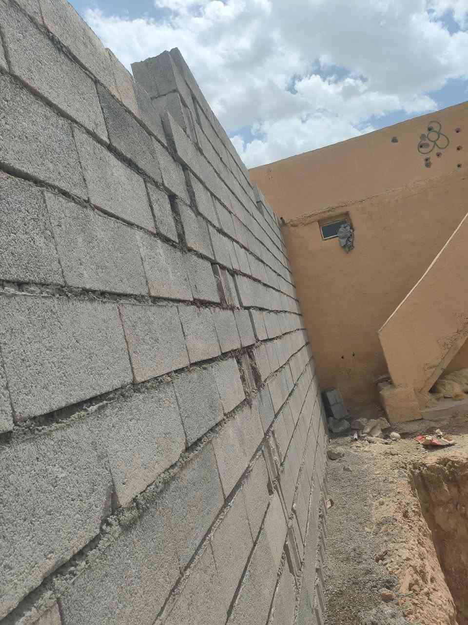 لالسلام عليكم اصطاوت متفرغين للعمل بناء أساس بيت حائط لبخ الي يريد يراسلني خاص او على ارقم ***********
