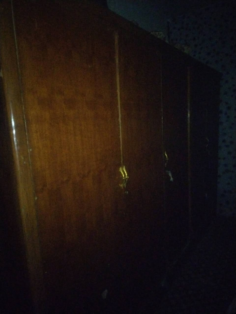 السلام عليكم غرفه اخشاب للبيع عنواني في كربلاء السعر 250 وبيها مجال حق الجهه***********
