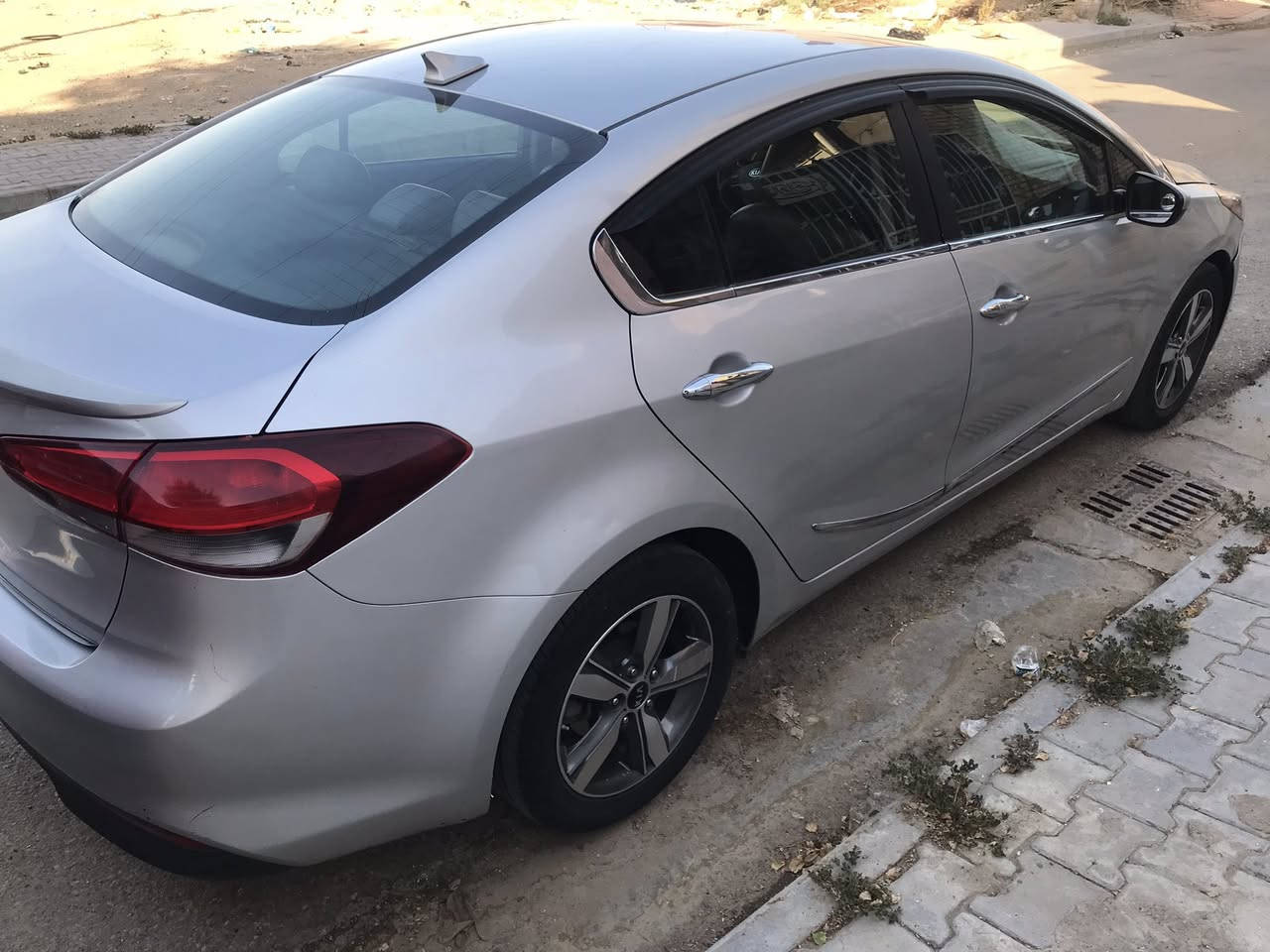 فورتي 2018 وارد امريكي رقم بغداد للبيع
ضربة امريكا جاملغ وحافة البنيد معدلات ومصبوغات نفسهن 
وضربة العراق مثل ماموضح بالصورة باقية ممصلحه 
ماشية 121 الف ميل 
شاشة جبيرة كاميرا تحكم ستيرن وباقي مواصفات الفورتي 
السعر 115 وبيها مجال


**إذا كنت صاحب هذا الإعلان وتريد حذفه لأي سبب، رجاءا أرسل رسالة إلى الدعم الفني**